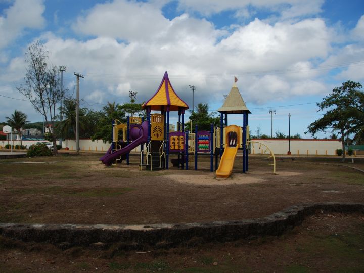 公園裡面有各式各樣的運動設施與場地，是關島當地熱門運動公園。