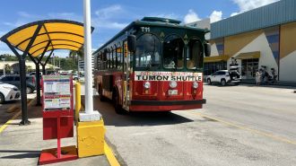 關島噹噹車 Lam Lam Bus