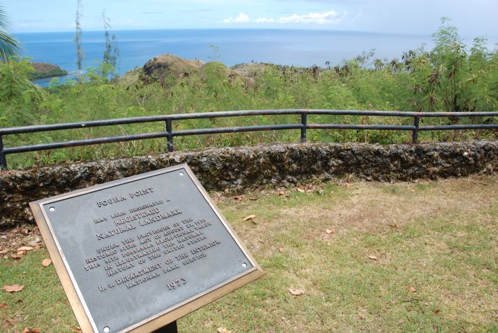 要一覽關島西南部海岸線最適合的地點之一就是色堤灣瞭望台Cetti Bay Overlook。