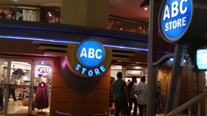 購物中心內的ABC Store。