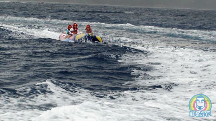 ABC有全關島最大的水上摩托車車隊和海上拖曳傘隊。