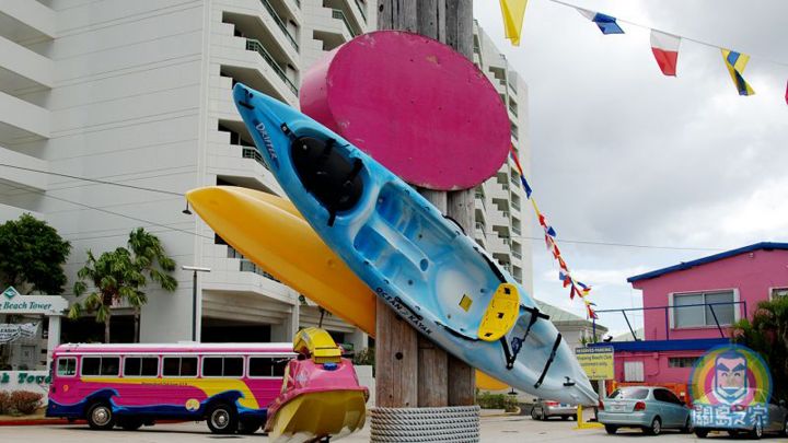 關島最粉紅的ABC海灘俱樂部，位於美麗的亞加納灣中心。