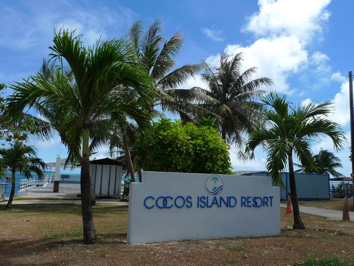 可可斯島Cocos Island Resort 位於關島南方約2英里處的海面上。