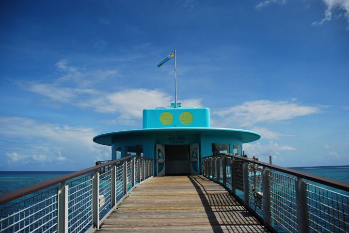 魚眼海洋公園的海底展望塔是關島知名景點。