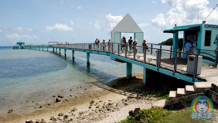 連接魚眼售票口與魚眼展望塔(魚眼塔)這座長木橋，有個很浪漫的名字『情人橋』。