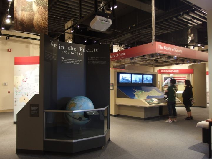 遊客中心內有展出博物館級的太平洋戰爭主題展示。