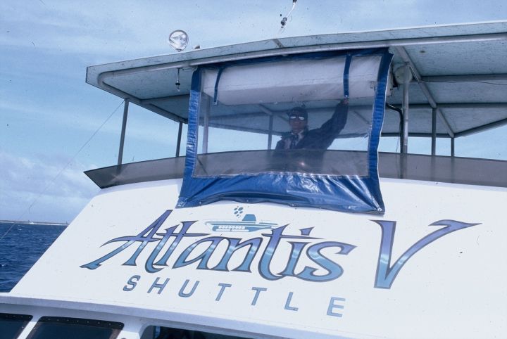 亞特蘭提斯號潛水艇(Atlantis Submarine)可是貨真價實的潛水艇。