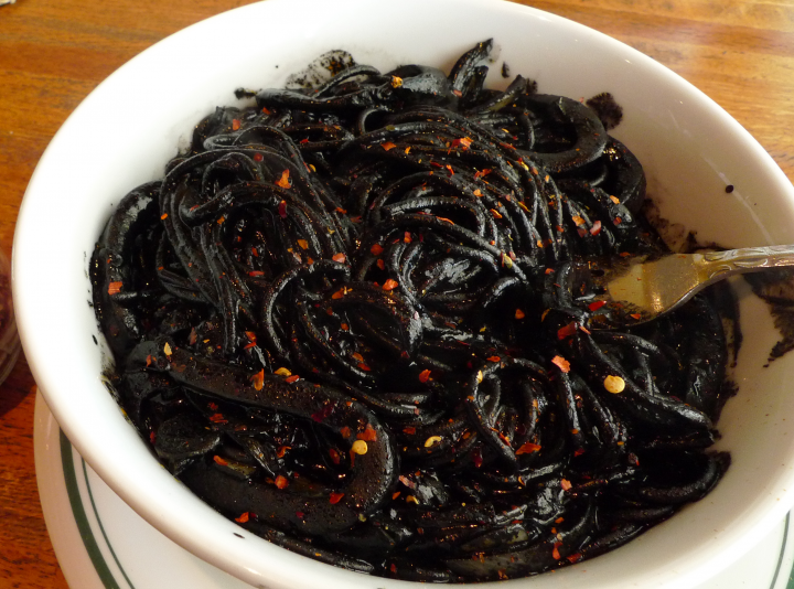 又黑又香的墨魚麵(Squid Ink Spaghetti)最經典。