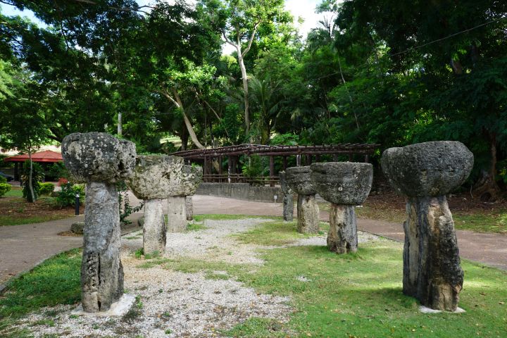 拉堤石由下半部稱為Haligi的石柱以及上半部的石帽Tasa組成。
