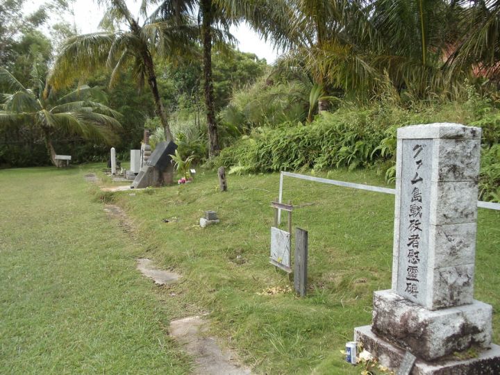 公園內有許多寫著漢字的紀念碑，還有設立一間日本寺廟與住持，撫慰傷亡的靈魂。（圖片來源/Through Local Eyes）