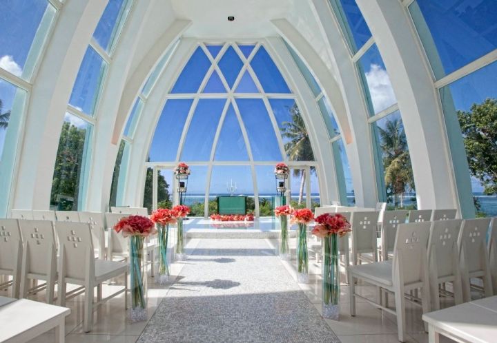 聖拉古娜教堂是島上第二座以婚禮村做為設計概念的婚禮教堂。