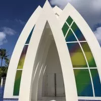 關島聖拉古娜教堂(彩虹教堂)